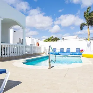 https://villa-teneguia.in-canary-islands.com